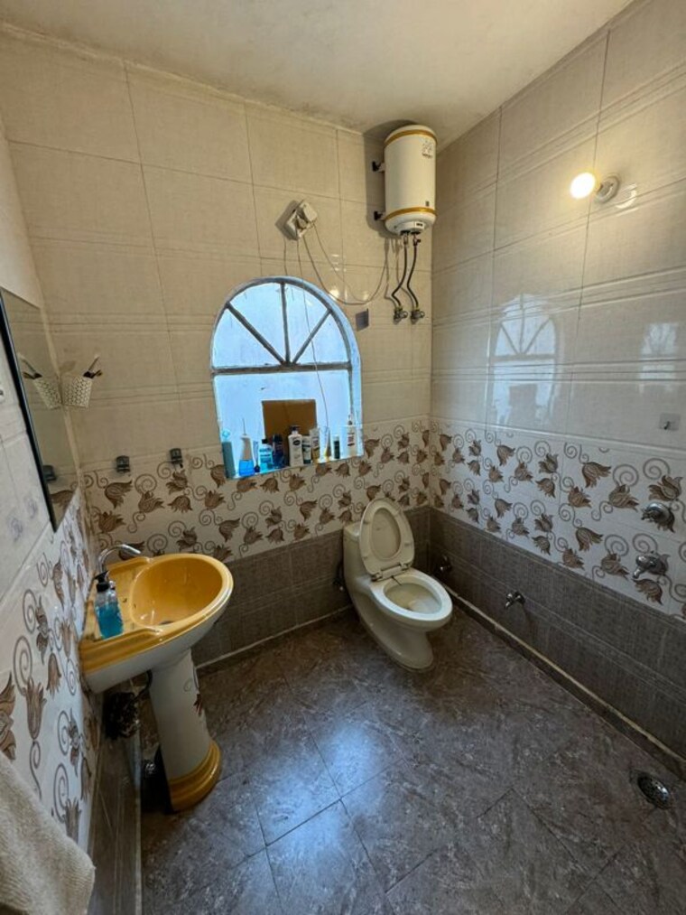 Bathroom, saket 2 Bedroom 1125 Sq.Ft. Builder Floor In Saket Delhi 9726185