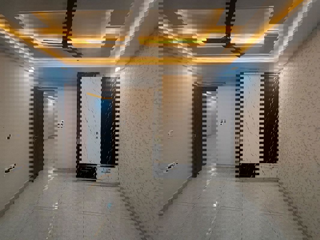 3 BHK + Pooja Room 125 Sq.Yd. Builder Floor in RPS Palm Drive