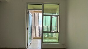 Room in 2.5 BHK Apartment at Gaur City 5th Avenue, Sector 4 Greater Noida – for Rent