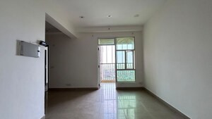 Room in 2.5 BHK Apartment at Gaur City 5th Avenue, Sector 4 Greater Noida – for Rent
