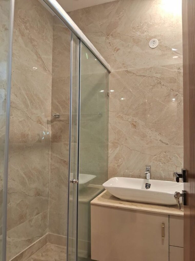 Bathroom, east of kailash 3 Bedroom 1800 Sq.Ft. Builder Floor In East Of Kailash Delhi 9726215