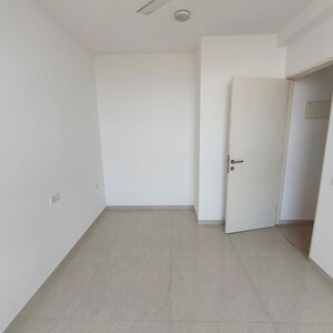 Room in 1 BHK Apartment at Hiranandani Estate Solitaire C, Ghodbunder Road – for Rent