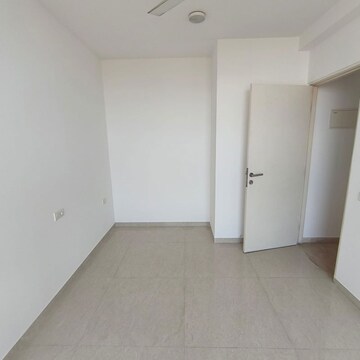 Room in 1 BHK Apartment at Hiranandani Estate Solitaire C, Ghodbunder Road – for Rent