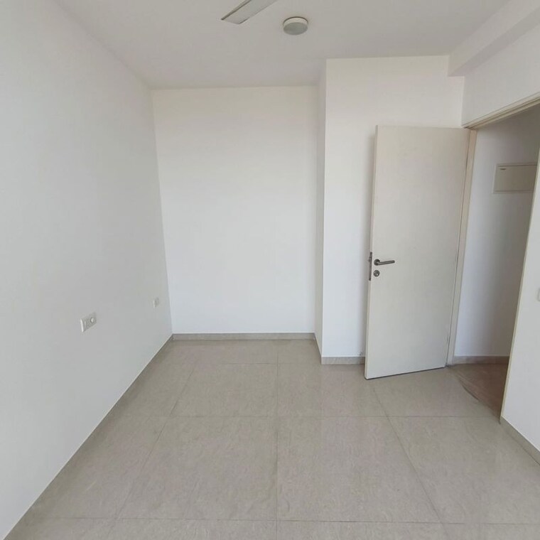 Room, hiranandani-estate-solitaire-c 1 Bedroom 450 Sq.Ft. Apartment In Ghodbunder Road Thane 9726225