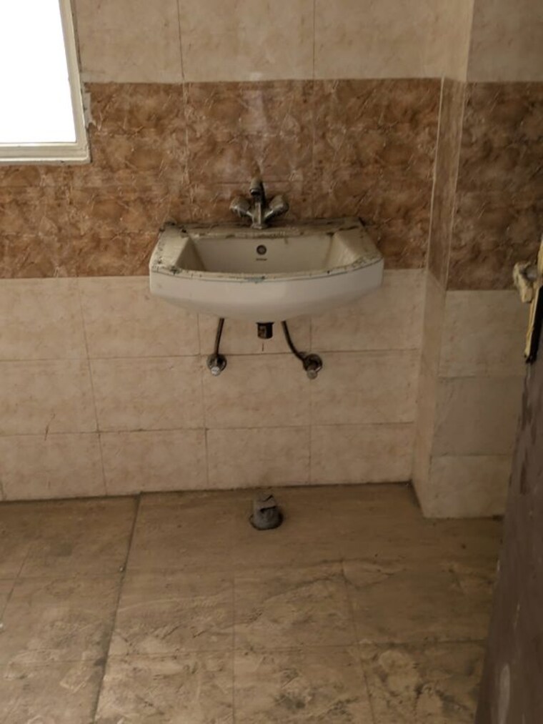 Bathroom, amrapali-golf-homes 2 Bedroom 835 Sq.Ft. Apartment In Sector 4 Greater Noida Greater Noida 9726251