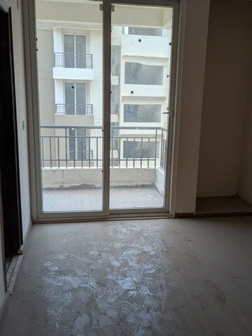 Room in 2 BHK Apartment at Amrapali Golf Homes, Sector 4 Greater Noida – for Sale