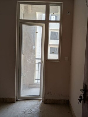 Room in 2 BHK Apartment at Amrapali Golf Homes, Sector 4 Greater Noida – for Sale