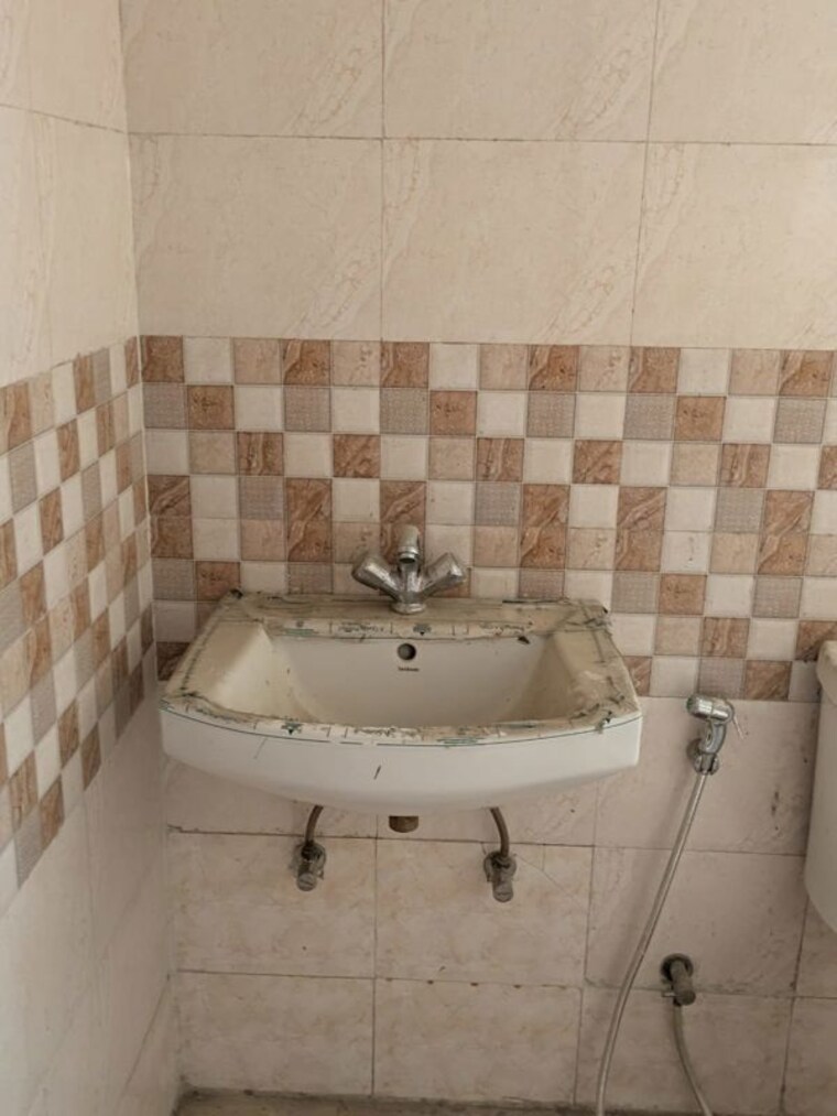 Bathroom, amrapali-golf-homes 2 Bedroom 835 Sq.Ft. Apartment In Sector 4 Greater Noida Greater Noida 9726251