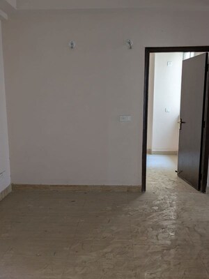 Room in 2 BHK Apartment at Amrapali Golf Homes, Sector 4 Greater Noida – for Sale