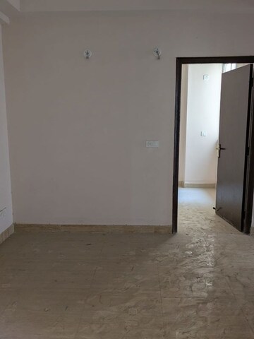 Room in 2 BHK Apartment at Amrapali Golf Homes, Sector 4 Greater Noida – for Sale