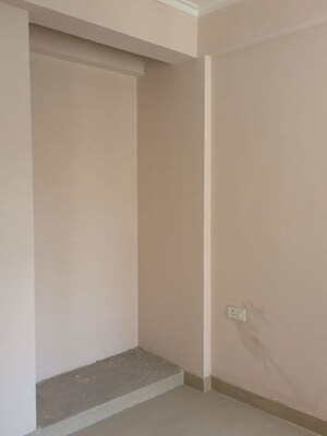 Room in 2 BHK Apartment at Amrapali Golf Homes, Sector 4 Greater Noida – for Sale