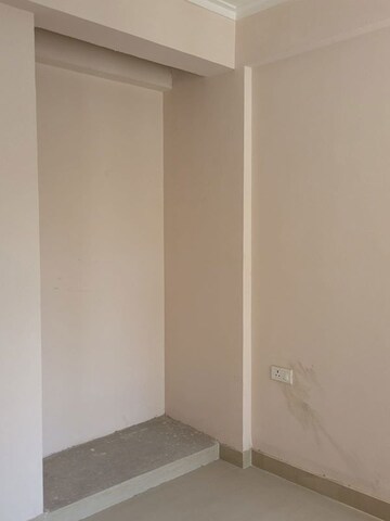 Room in 2 BHK Apartment at Amrapali Golf Homes, Sector 4 Greater Noida – for Sale