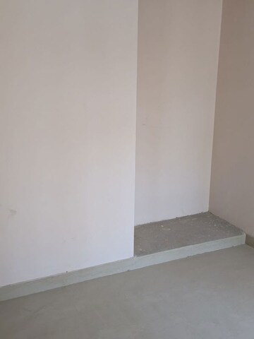 Room in 2 BHK Apartment at Amrapali Golf Homes, Sector 4 Greater Noida – for Sale