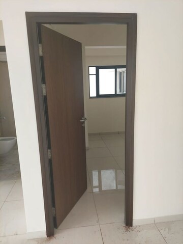 Room in 2 BHK Apartment at Kolte Patil Downtown Langston, Kharadi – for Rent