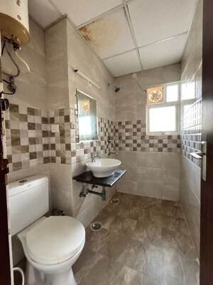 Master Bedroom in 3 BHK Villa at Amrapali Dream Valley, Tech Zone 4 Greater Noida – for Rent