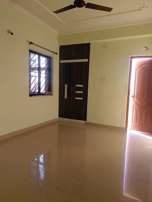 Room in 3 BHK Apartment at Morabadi – for Rent