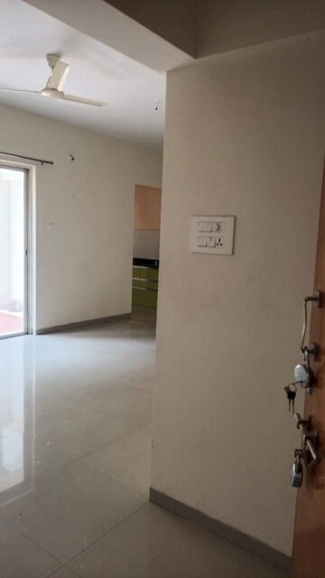 Room in 2 BHK Apartment at Acumen Nakshatra, Baner – for Rent