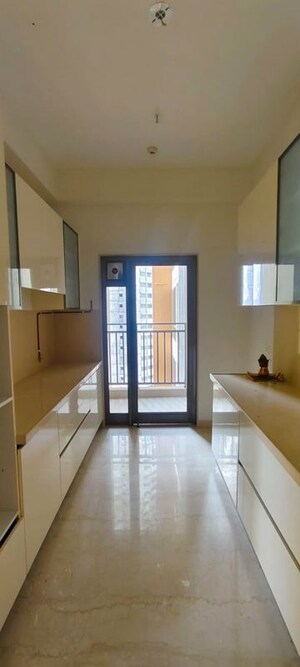 Building Lobby in 3 BHK Apartment at Piramal Mahalaxmi, Mahalaxmi – for Rent