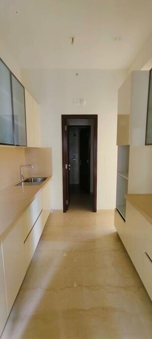 Room in 3 BHK Apartment at Piramal Mahalaxmi, Mahalaxmi – for Rent