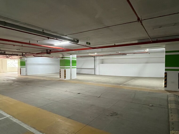  Parking, piramal-mahalaxmi 3 Bedroom 1050 Sq.Ft. Apartment In Mahalaxmi Mumbai 9726319