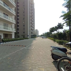 Parking in 3 BHK Apartment at Microtek Greenburg, Sector 86 – for Rent