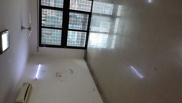 Room in 3 BHK Apartment at Ansal API Esencia, Sector 67 – for Rent