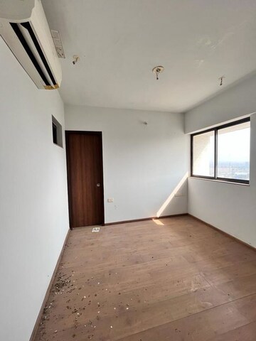 Room in 1.5 BHK Apartment at Lodha Palava City Lakeshore Greens, Dombivli East – for Sale