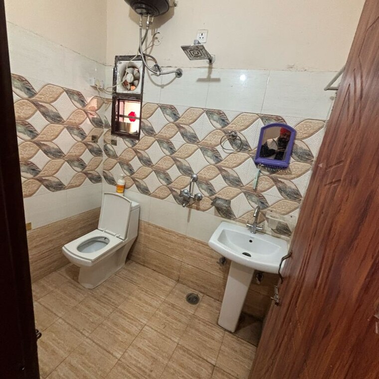 Bathroom, kharar mohali road 1 Bedroom 366 Sq.Ft. Apartment In Kharar Mohali Road Kharar 9722358