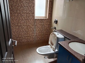 Bathroom in 3 BHK Builder Floor at Orchid Island, Sector 51 – for Sale