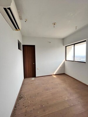 Room in 1.5 BHK Apartment at Lodha Palava City Lakeshore Greens, Dombivli East – for Rent