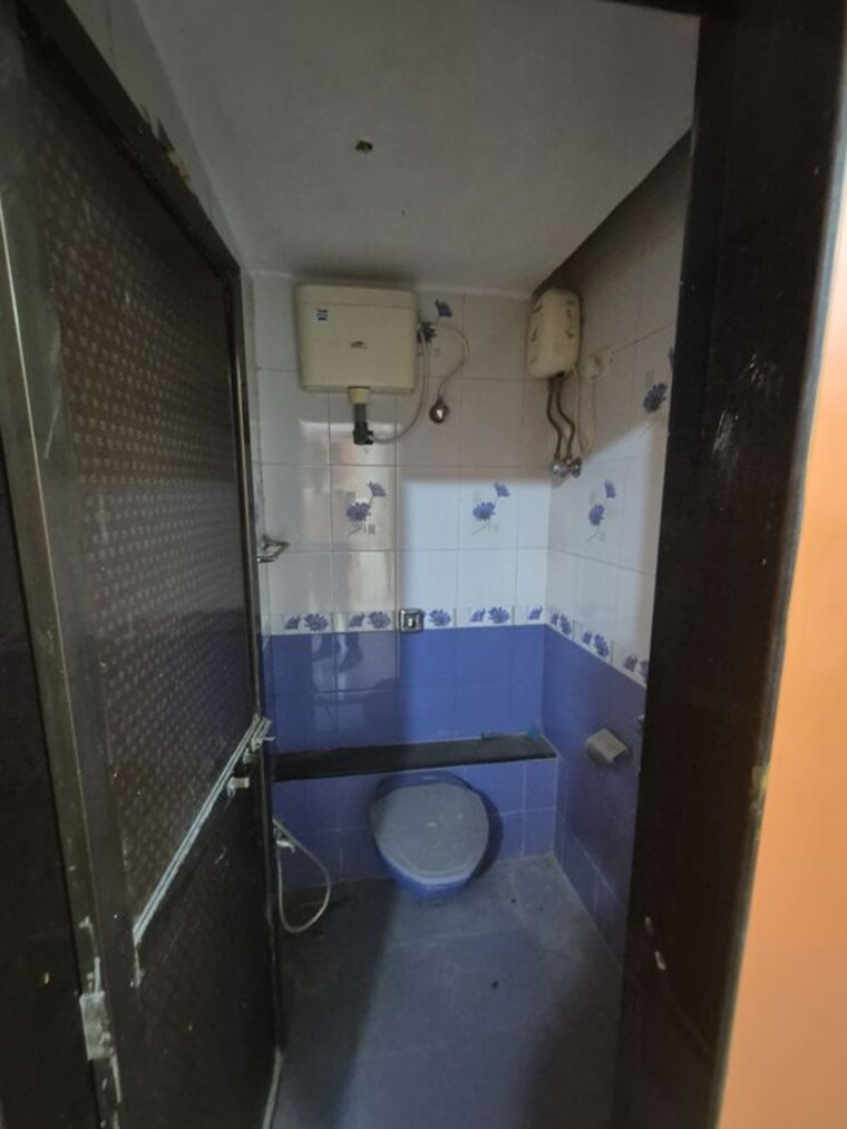 Bathroom, vasant-mandar-chs 2 Bedroom 780 Sq.Ft. Apartment In Vasant Vihar Thane 9726355