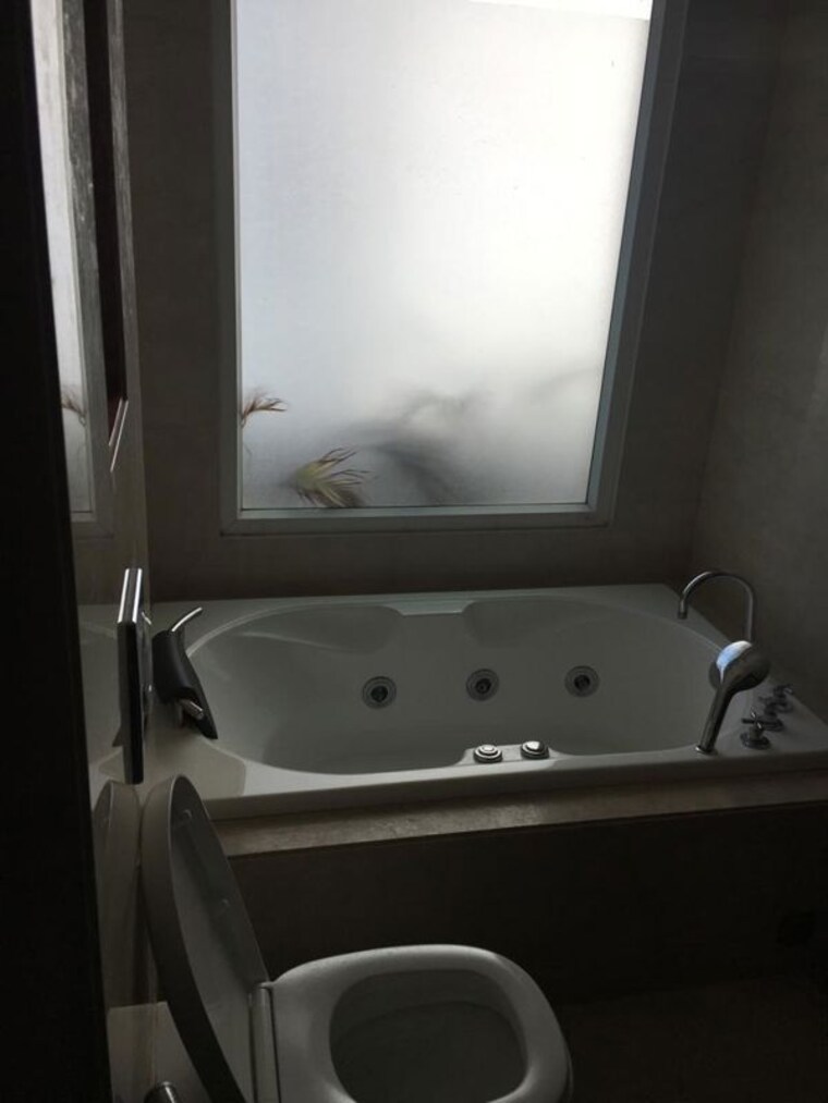 Bathroom, safdarjung development area 4 Bedroom 450 Sq.Ft. Builder Floor In Safdarjung Development Area Delhi 9726379