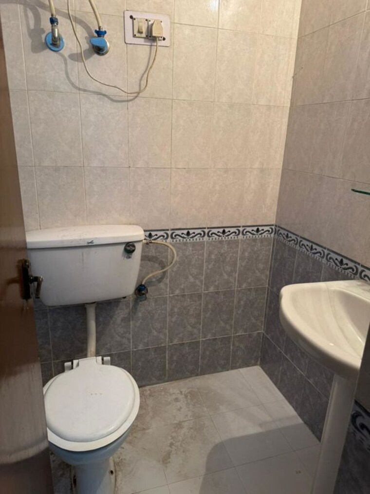 Bathroom, ardee-city 4 Bedroom 1580 Sq.Ft. Builder Floor In Sector 52 Gurgaon 9726384