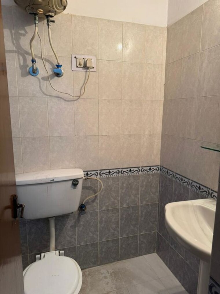 Bathroom, ardee-city 4 Bedroom 1580 Sq.Ft. Builder Floor In Sector 52 Gurgaon 9726384