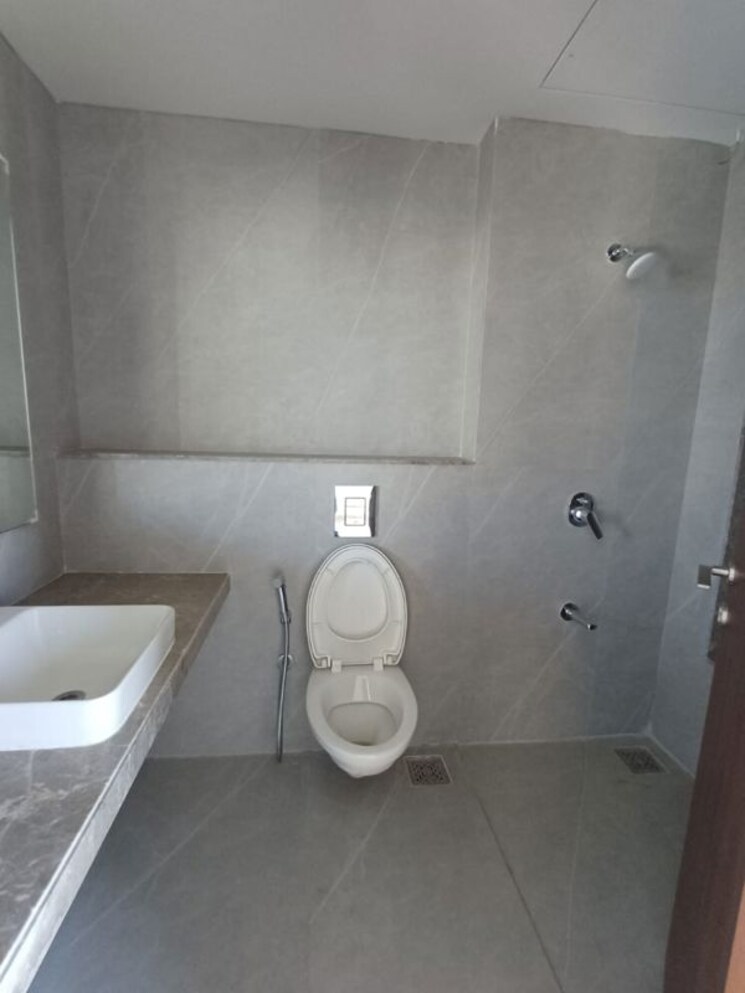 Bathroom, sheth-zuri 3 Bedroom 800 Sq.Ft. Apartment In Laxmi Nagar Thane 9726439