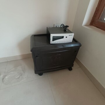 Furnished Amenities in 2 BHK Builder Floor at Mall Fifty One, Indira Colony – for Rent