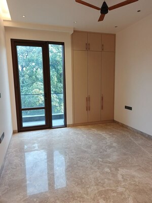 Room in 4 BHK Builder Floor at Defence Colony – for Rent