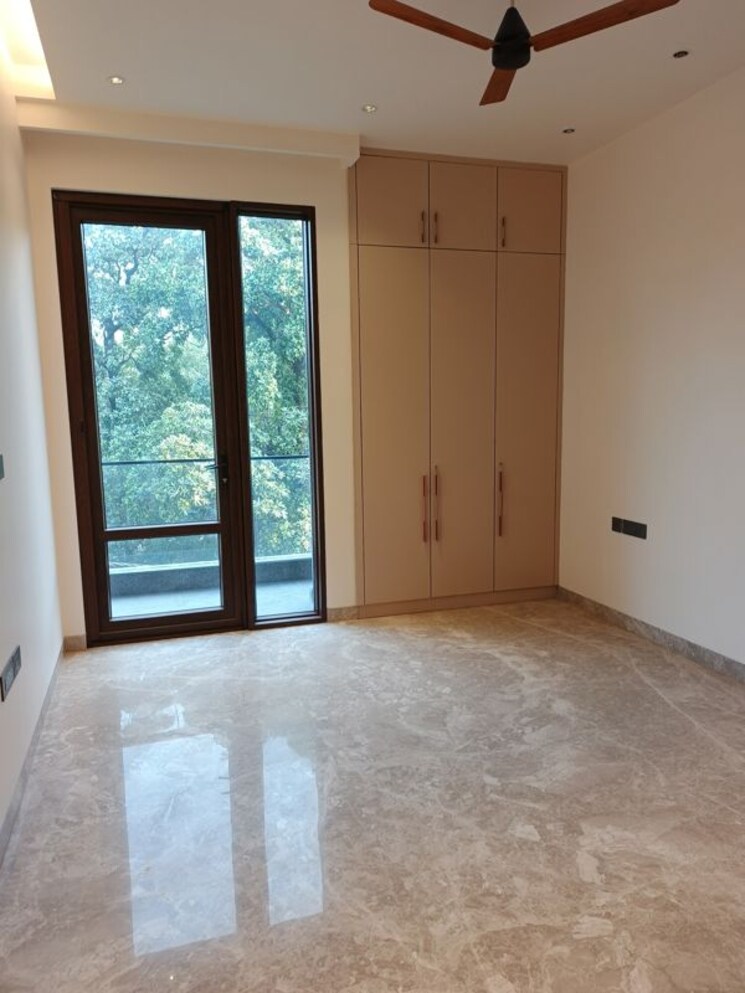 Room, defence colony 4 Bedroom 2100 Sq.Ft. Builder Floor In Defence Colony Delhi 9726447