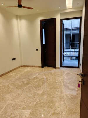 Room in 4 BHK Builder Floor at Defence Colony – for Rent