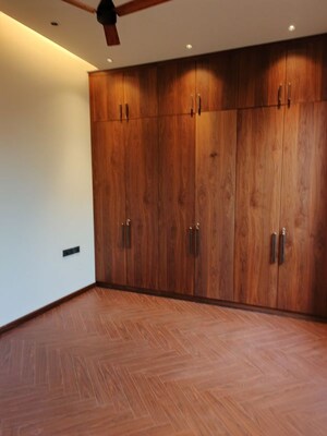 Room in 4 BHK Builder Floor at Defence Colony – for Rent