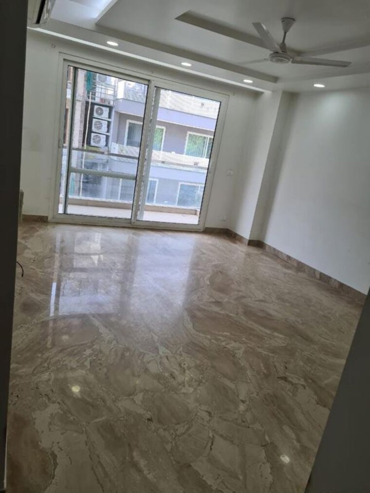 Room, greater kailash i 3 Bedroom 250 Sq.Yd. Builder Floor In Greater Kailash I Delhi 9726459