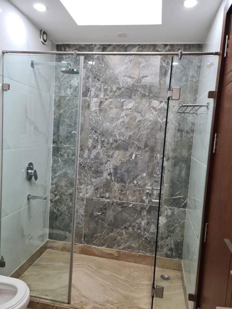 Bathroom, greater kailash i 3 Bedroom 250 Sq.Yd. Builder Floor In Greater Kailash I Delhi 9726459