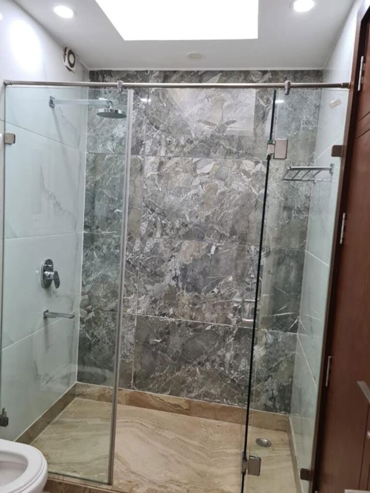 Bathroom, greater kailash i 3 Bedroom 250 Sq.Yd. Builder Floor In Greater Kailash I Delhi 9726459