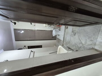 Bathroom in 1.5 BHK Builder Floor at Mayur Vihar – for Rent