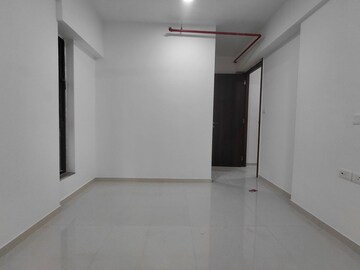 Room in 2 BHK Apartment at Sunteck Avenue 2, Goregaon West – for Rent