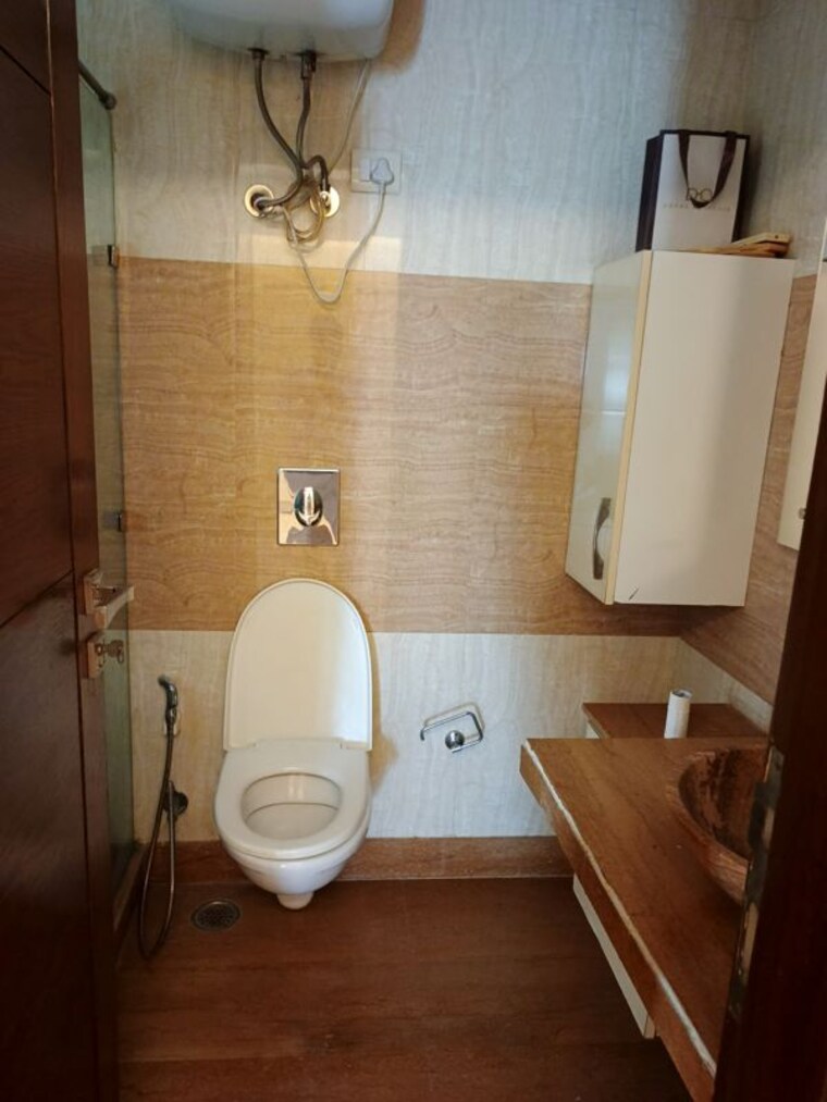Bathroom, hauz khas enclave 4 Bedroom 3000 Sq.Ft. Builder Floor In Hauz Khas Enclave Delhi 9726495