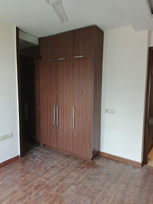 Room in 4 BHK Builder Floor at Hauz Khas Enclave – for Rent