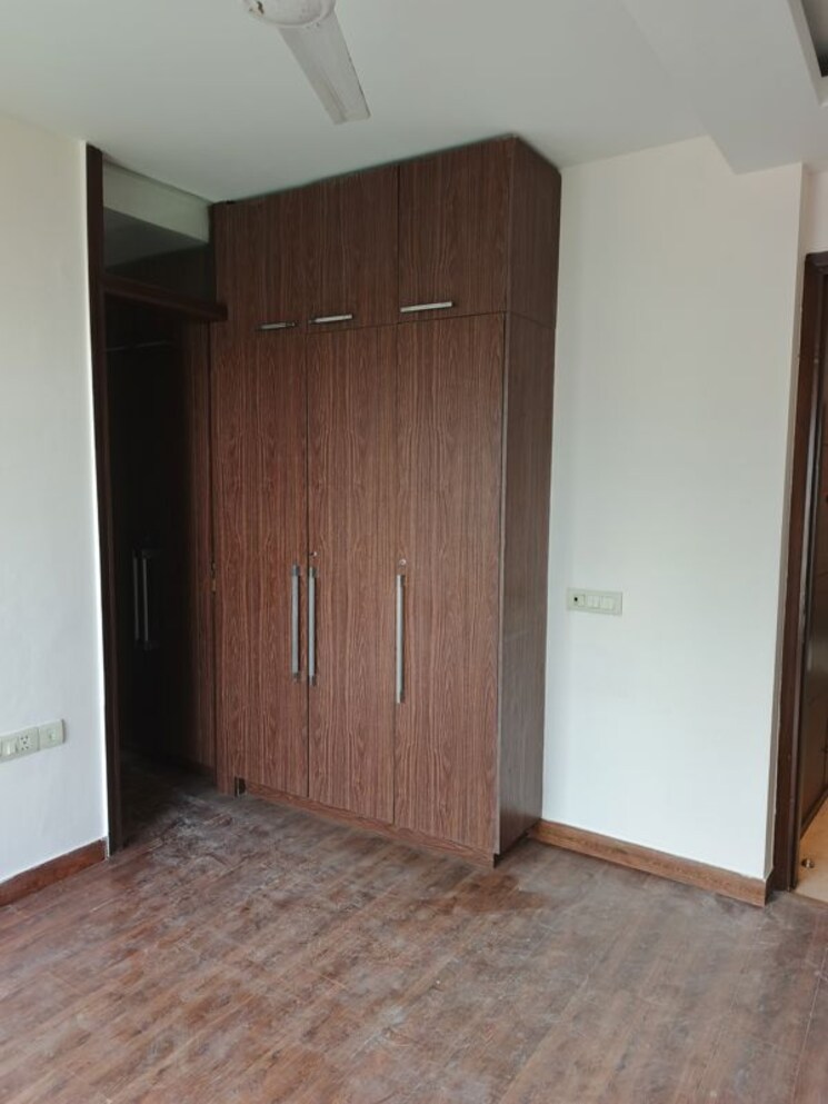 Room, hauz khas enclave 4 Bedroom 3000 Sq.Ft. Builder Floor In Hauz Khas Enclave Delhi 9726495