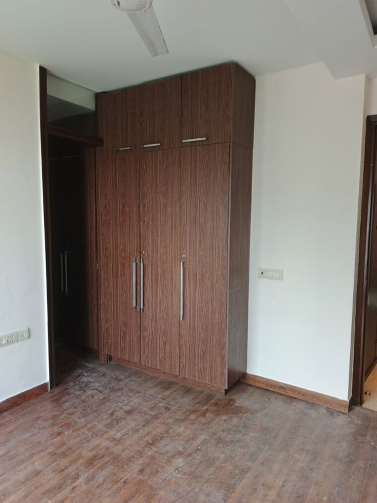 Room, hauz khas enclave 4 Bedroom 3000 Sq.Ft. Builder Floor In Hauz Khas Enclave Delhi 9726495