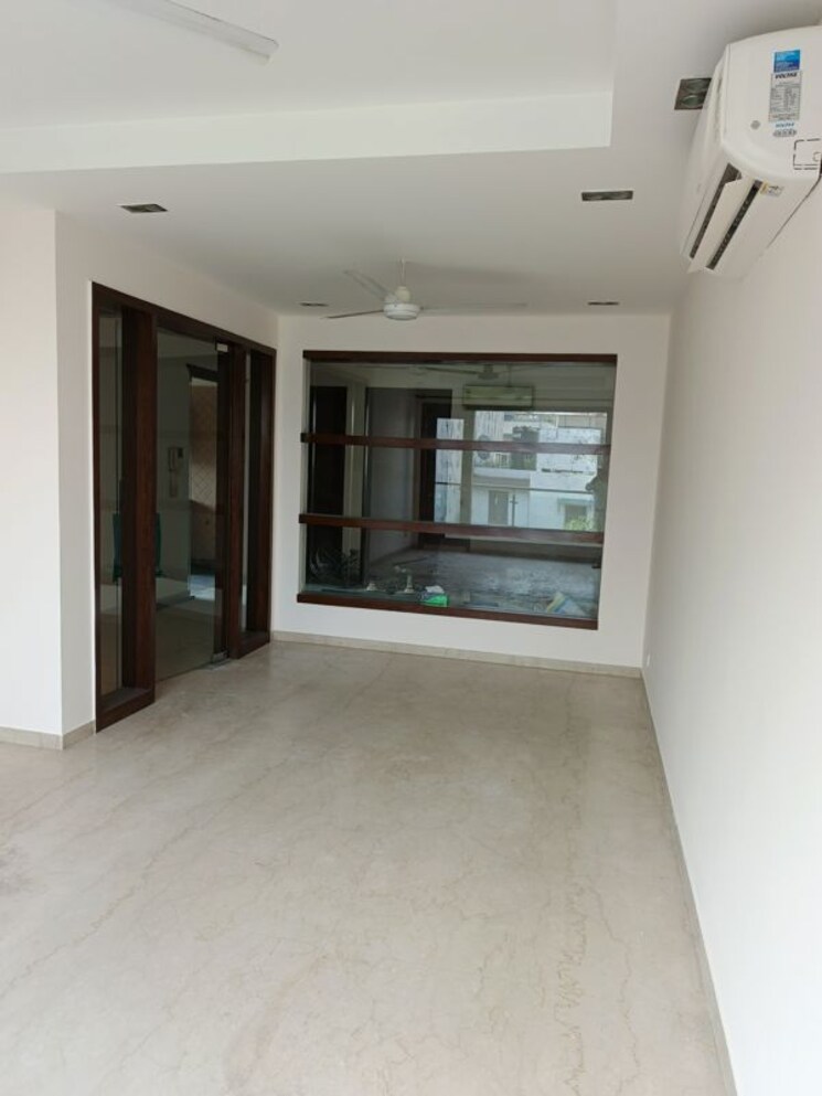 Room, hauz khas enclave 4 Bedroom 3000 Sq.Ft. Builder Floor In Hauz Khas Enclave Delhi 9726495